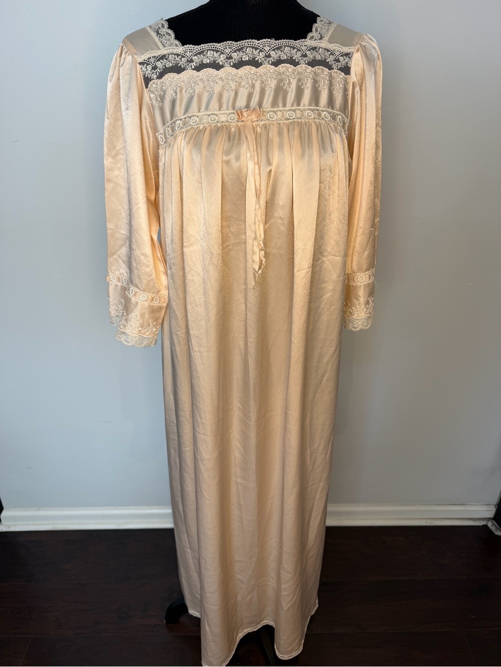 Vintage Christian Dior Lace Detailed Housedress Nightgown